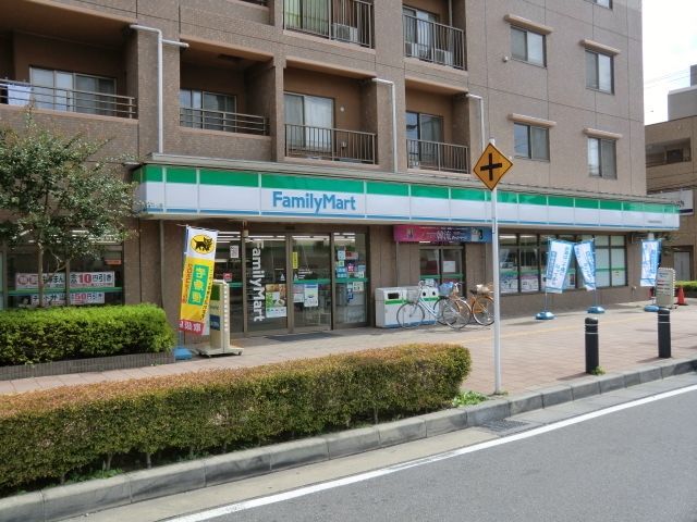 コンビニ　ファミリーマート（コンビニ）まで656m