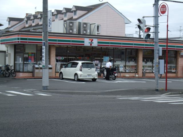 コンビニ　セブンイレブン（コンビニ）まで188m