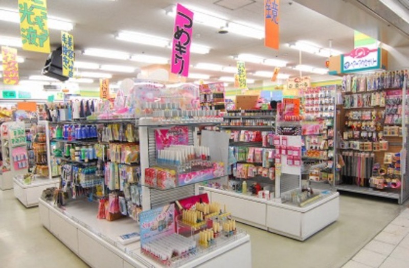 ホームセンター　ザ・ダイソー船場センタービル1号館店（ホームセンター）まで260m