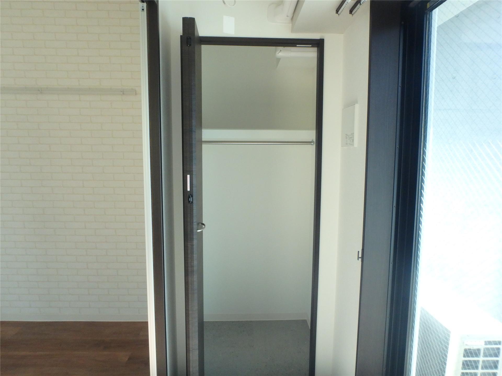 その他設備　洋室の横にもクローゼットが付いています
