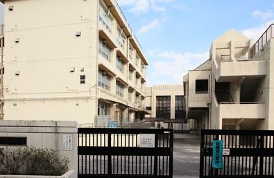 中学校　練馬区立貫井中学校（中学校）まで1152m