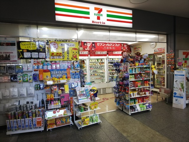 コンビニ　セブンイレブンハートインJR西九条駅改札口店（コンビニ）まで803m