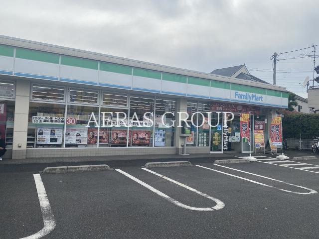 コンビニ　ファミリーマート西伊興四丁目店（コンビニ）まで489m