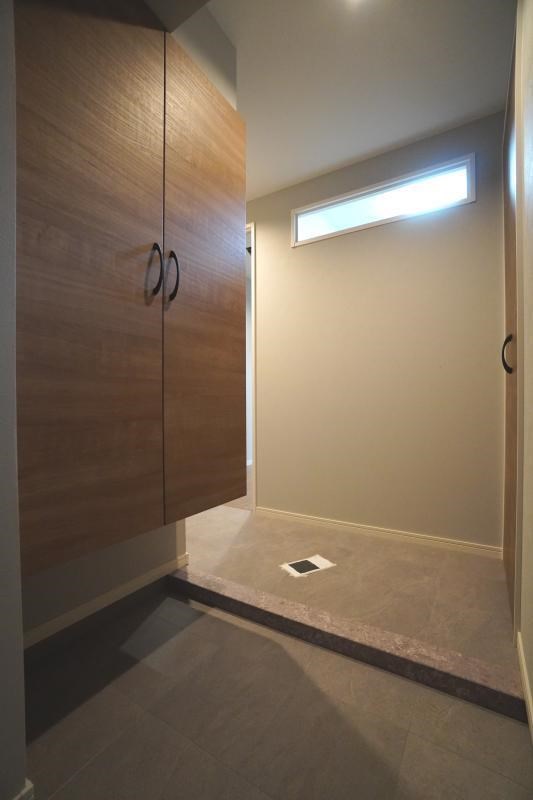 玄関　※入居中の為別部屋写真使用現状優先