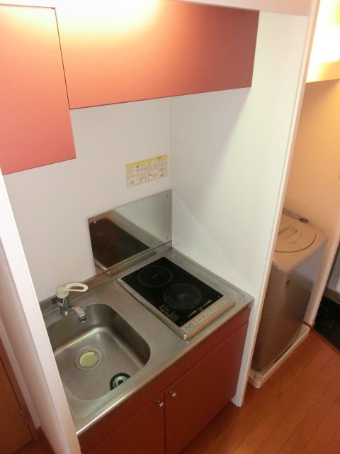 キッチン　※２階はフローリングではなくじゅうたんになります