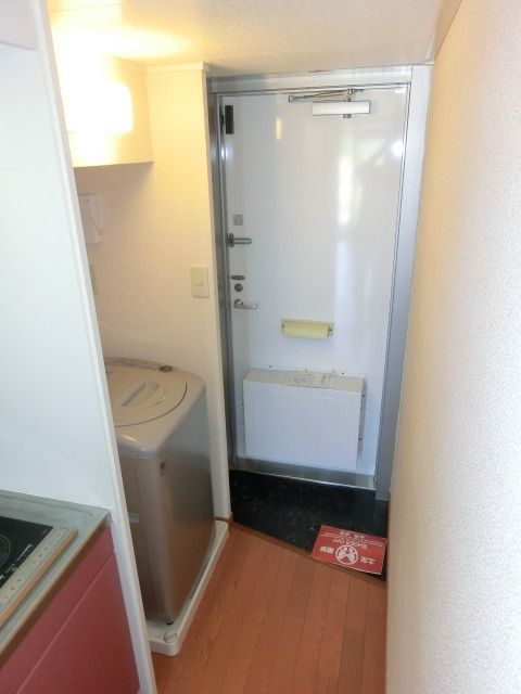 玄関　※２階はフローリングではなくじゅうたんになります
