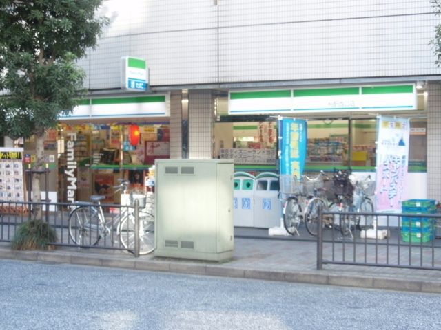 コンビニ　ファミリーマート（コンビニ）まで670m