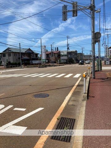 その他　前面道路（その他）まで0m