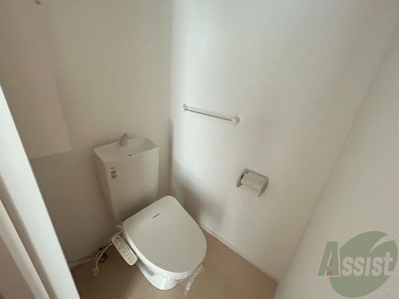 トイレ　トイレはウォシュレット機能付きです。安心して使用できますね。