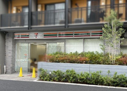 コンビニ　セブンイレブン 新宿百人町3丁目店（コンビニ）まで194m