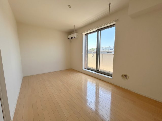居室・リビング　★明るいフローリングのお部屋です★