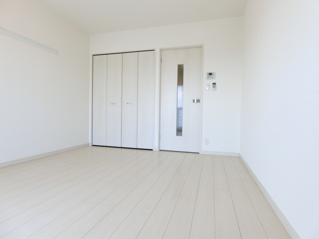 その他部屋・スペース　広々洋室8帖のお部屋