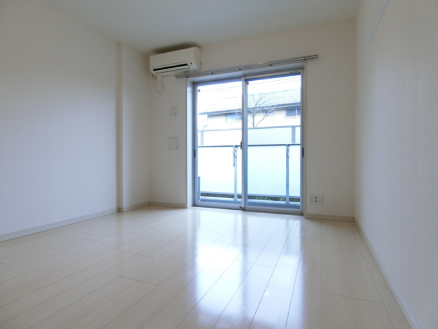 居室・リビング　朝日の入る東向きのお部屋です