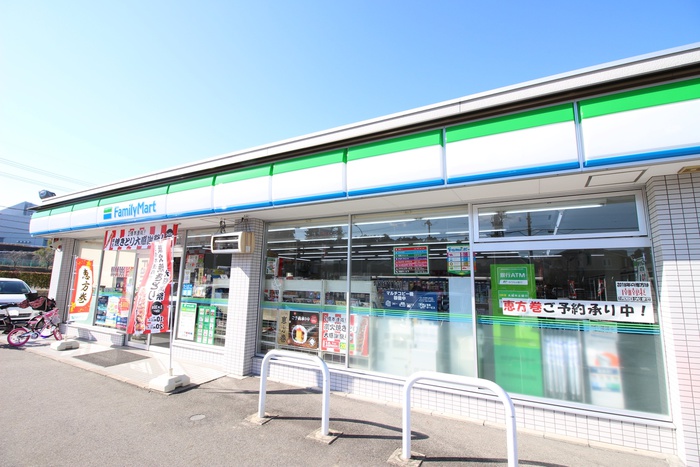 コンビニ　ファミリーマート（コンビニ）まで160m