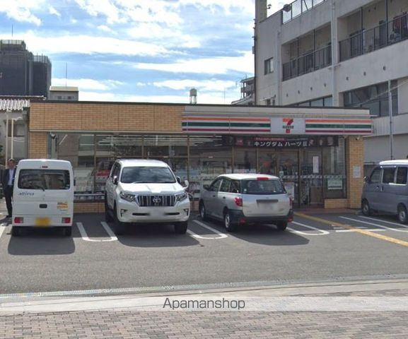 コンビニ　セブンイレブン（コンビニ）まで747m