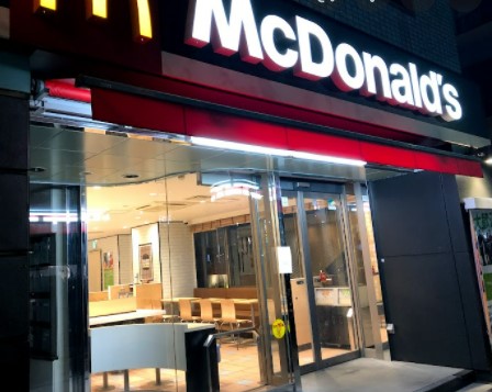 飲食店　マクドナルド 春日駅前店（飲食店）まで957m