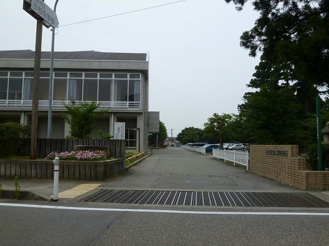 中学校　小杉中学校（中学校）まで500m