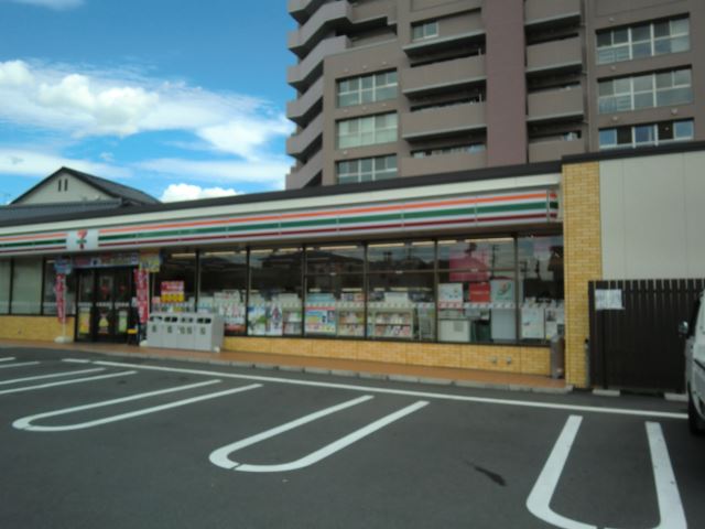 コンビニ　セブンイレブン（コンビニ）まで60m
