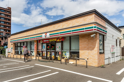 コンビニ　セブンイレブン札幌八軒1条東1丁目店（コンビニ）まで608m