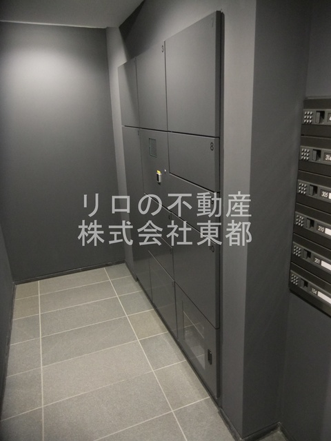 その他共有部分　外出時もお荷物のお受け取り可能な宅配ロッカー付です♪