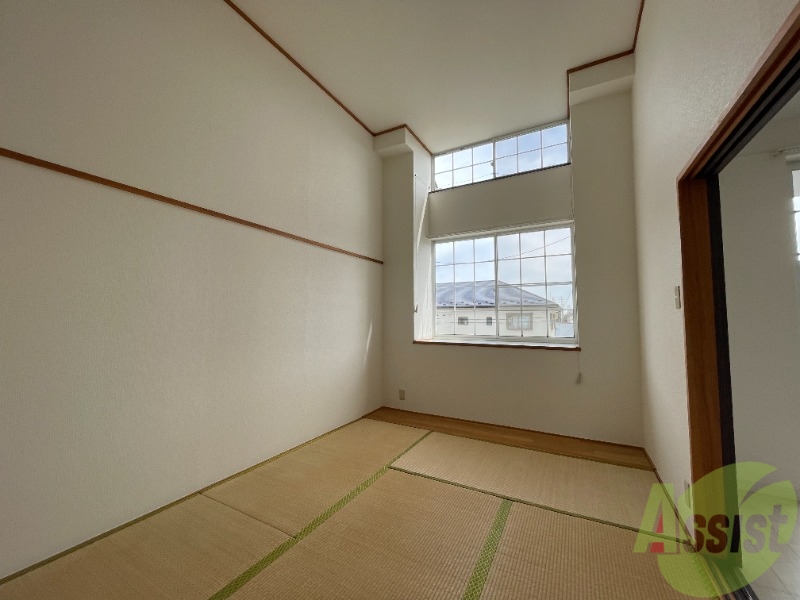 その他部屋・スペース　陽当たりが良く、スペースに余裕がある寝室ですね。