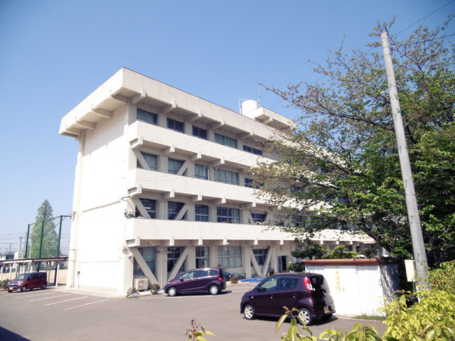 小学校　新居浜市立金栄小学校（小学校）まで755m
