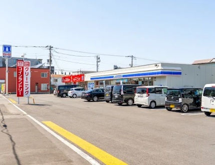 コンビニ　ローソン千歳朝日町四丁目店（コンビニ）まで73m