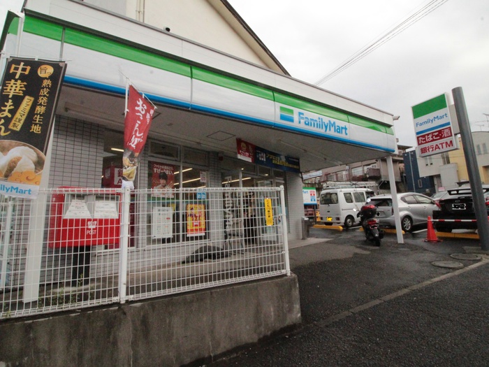 コンビニ　ファミリーマート竹山団地店（コンビニ）まで700m