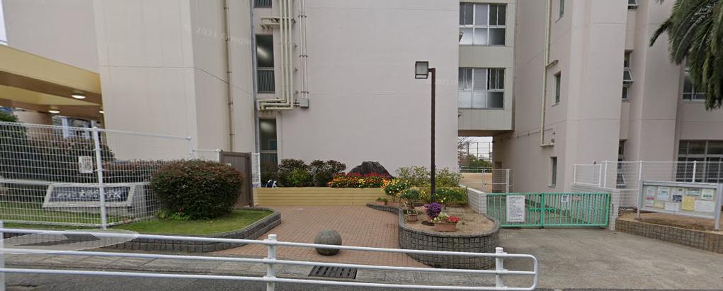 小学校　神戸市立東須磨小学校（小学校）まで147m