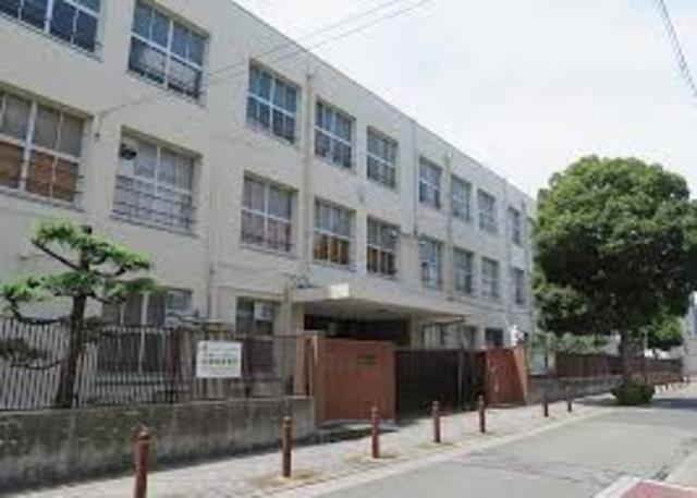中学校　大阪市立大正中央中学校（中学校）まで724m