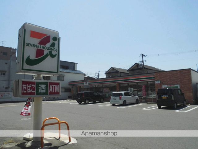 コンビニ　セブンイレブン（コンビニ）まで428m