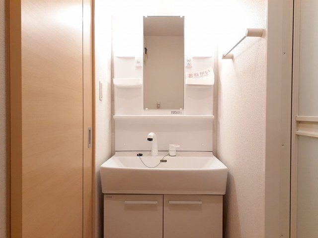 洗面設備　脱衣スペースもあります