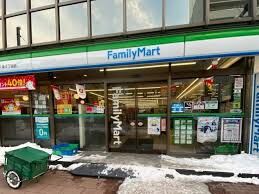 コンビニ　ファミリーマート札幌琴似1条4丁目店（コンビニ）まで214m