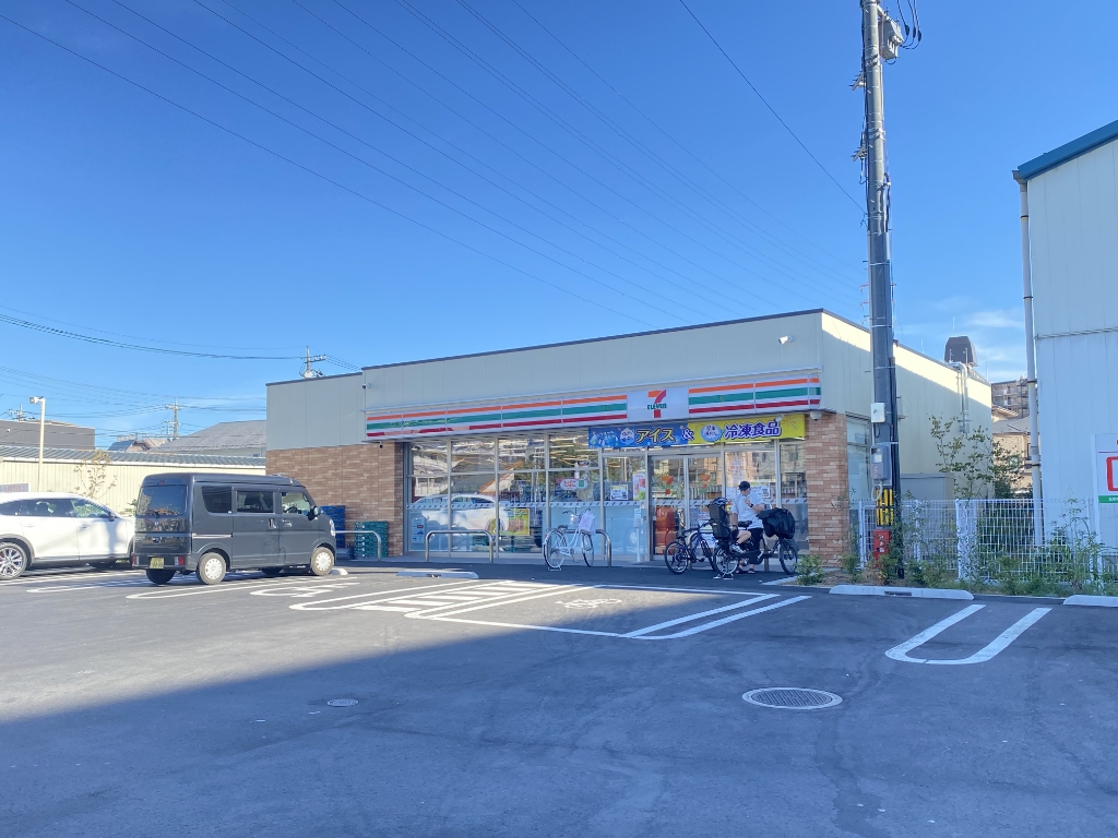 コンビニ　セブンイレブン 足立江北橋東店（コンビニ）まで523m