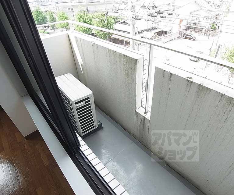バルコニー　窓