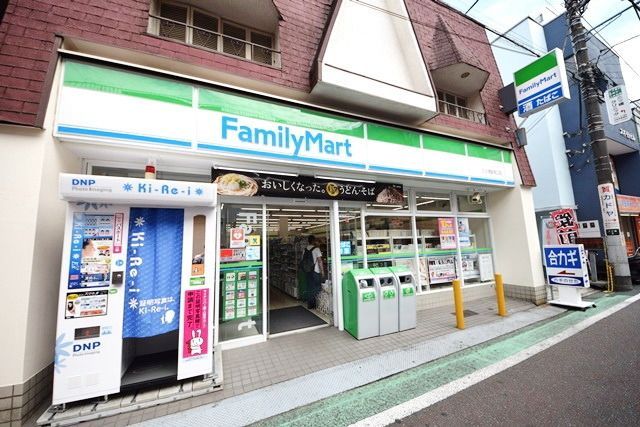 コンビニ　ファミリーマート（コンビニ）まで632m