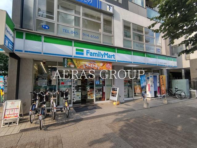 コンビニ　ファミリーマート センター北駅前店（コンビニ）まで38m