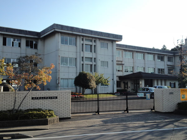 小学校　上中妻小（小学校）まで614m