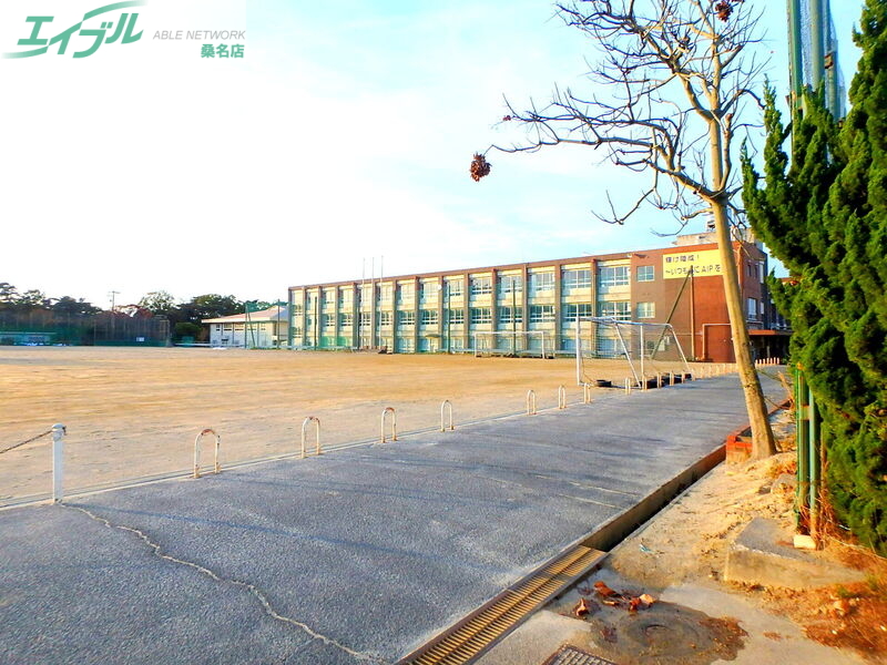 中学校　桑名市立陵成中学校（中学校）まで1009m