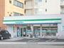 コンビニ　ファミリーマート（コンビニ）まで228m