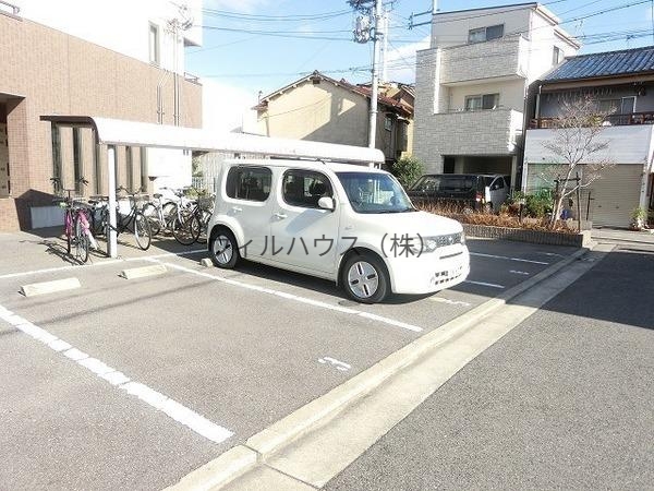 駐車場　敷地内駐車場！