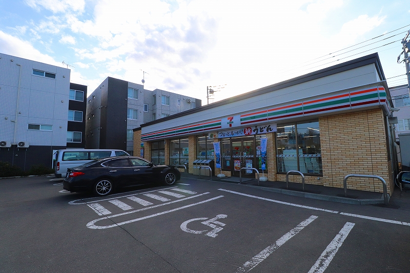 コンビニ　セブンイレブン札幌美園10条店（コンビニ）まで364m