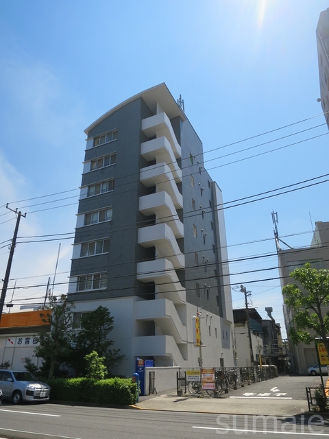 建物外観　８階建のマンションになります☆