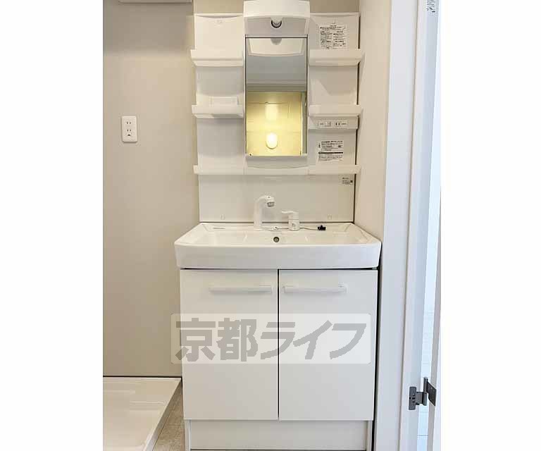 洗面設備　きれいな洗面台です・