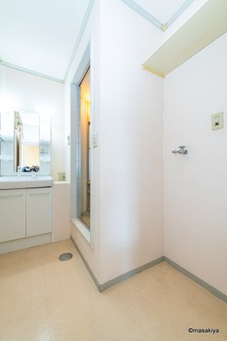 洗面設備　洗面・脱衣　シャンプードレッサー付き。