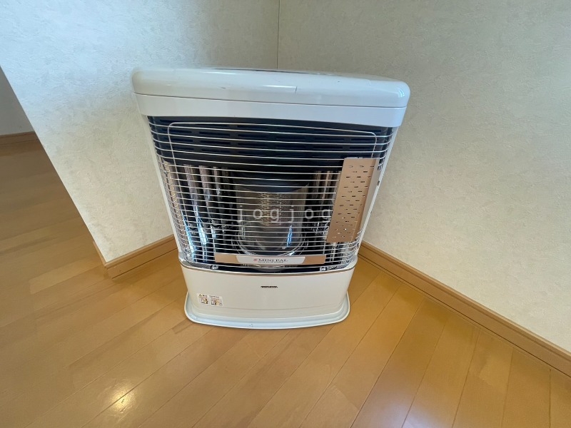 その他設備　冬はあったか石油ストーブです。