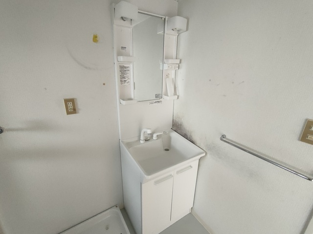 洗面設備　写真は違う号室です。