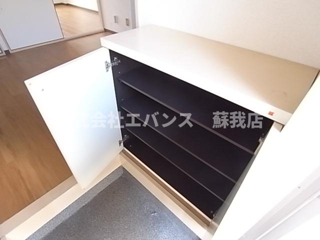 エントランス　落ち着いたエントランスです