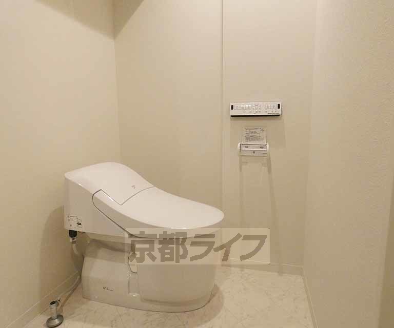 トイレ　ウォシュレット付きです。
