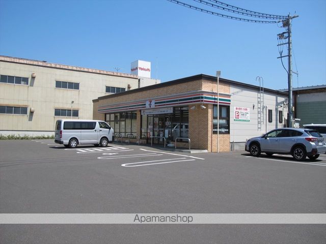 コンビニ　セブンイレブン（コンビニ）まで591m